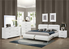 Jeremaine 5-piece Eastern King Bedroom Set White - 300345KE-S5L