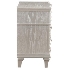 Evangeline 3-drawer Nightstand Silver Oak - 223392
