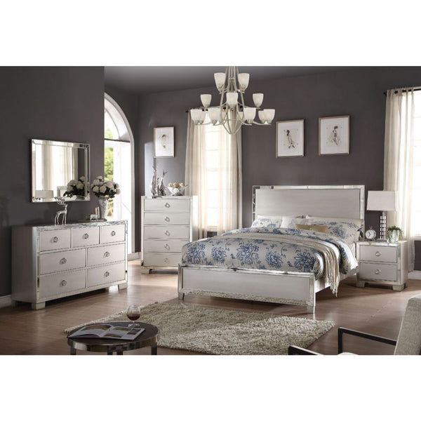 Voeville II Eastern King Bed