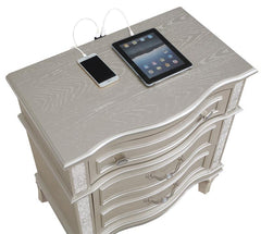 Evangeline 3-drawer Nightstand Silver Oak - 223392