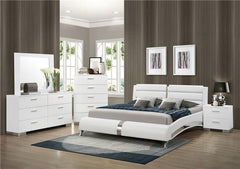 Jeremaine 5-piece Queen Bedroom Set White - 300345Q-S5