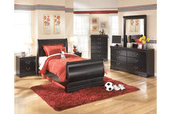 Huey Vineyard Dresser and Mirror - B128B1