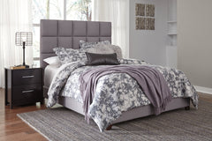 Dolante Queen Upholstered Bed - B130-381