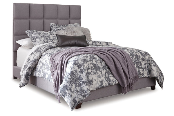 Dolante Queen Upholstered Bed - B130-381