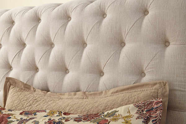 Willenburg Queen Upholstered Sleigh Bed - B643B3