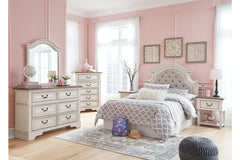 Realyn Dresser - B743-21