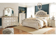 Realyn King Upholstered Panel Bed - B743B6
