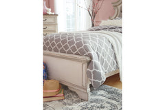 Realyn King Upholstered Panel Bed - B743B6