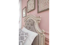 Realyn King Upholstered Panel Bed - B743B6