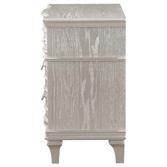 Evangeline 3-drawer Nightstand Silver Oak - 223392