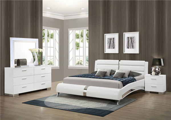 Jeremaine 4-piece California King Bedroom Set White - 300345KW-S4L